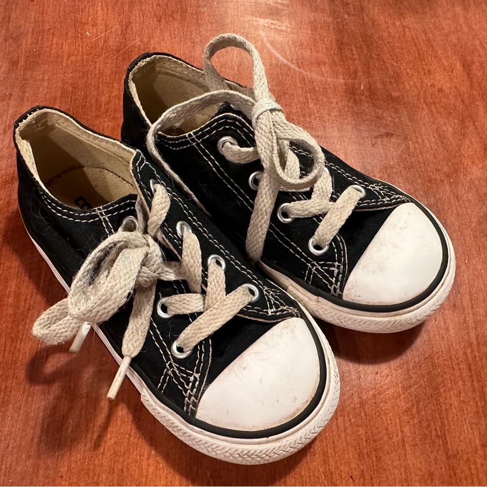 GUC black Converse low tops toddler size 8 tennis shoes